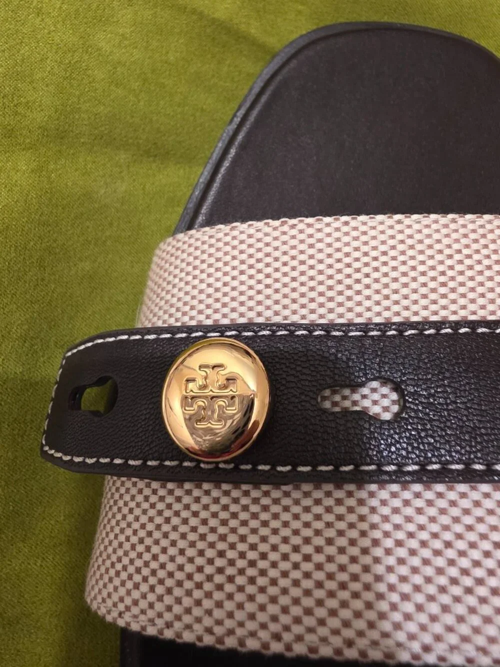 Tory Burch minimal chic